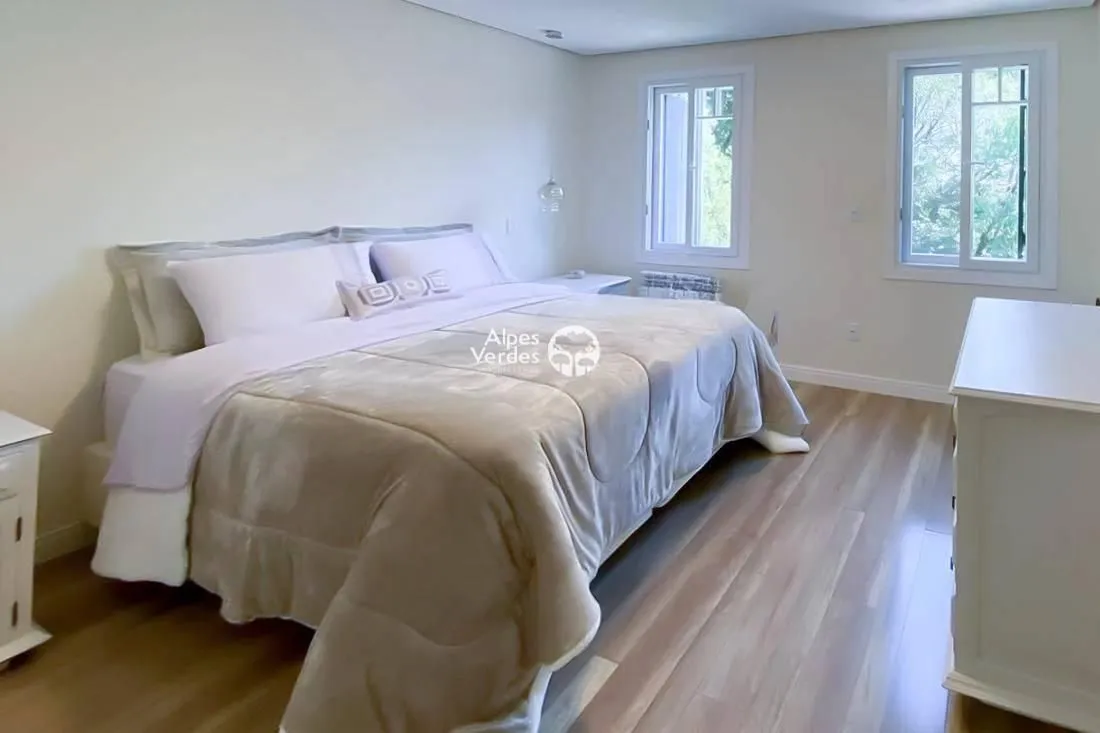 Imagem Vende-se Casa em Condominio com 3 suites a 5 minutos da Rua Coberta