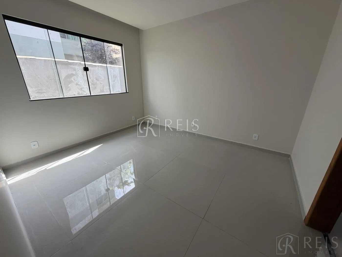 Imagem Casa para Venda em Rio das Ostras, Atlântica, 3 dormitórios, 1 suíte, 2 banheiros, 3 vagas
