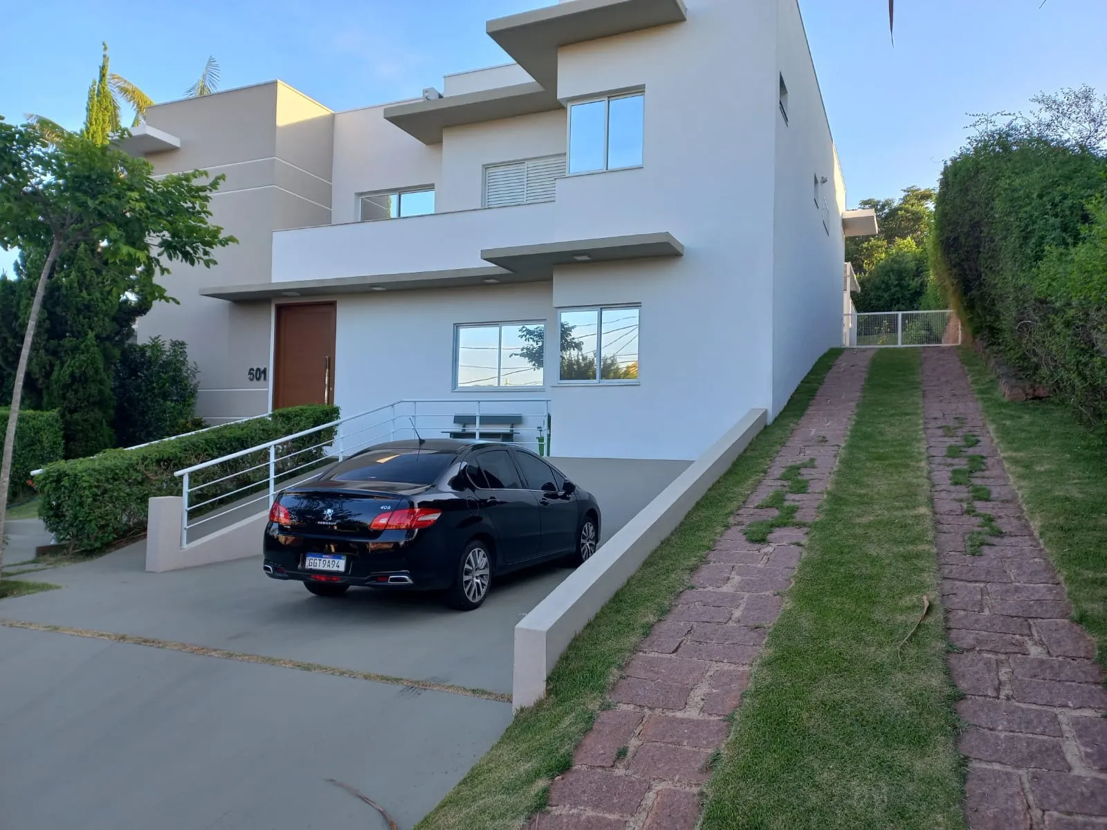 Imagem Casa Dupla Localizada no Condomínio Santo Antônio l