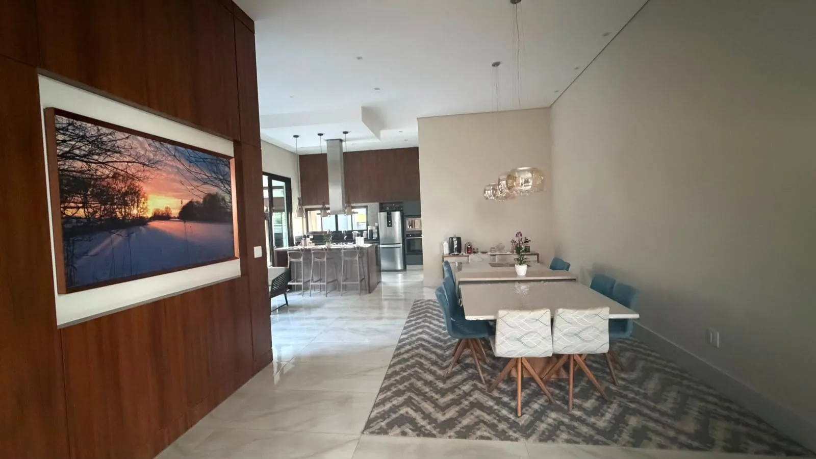 Imagem Casa de Alto Padrão à Venda no Village Ipanema I, Araçoiaba da Serra. 1.030 m² de terreno | 313 m² construídos | 3 suítes | 4 vagas | Piscina aquecida