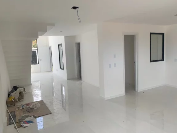 Imagem Casa Triplex com 3 quartos sendo uma suíte duas vagas de garagem área gourmet na Enseada Azul