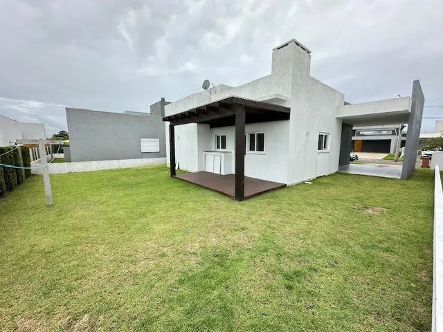 Imagem Casa em Condominio 4 Dormitórios - Bairro --