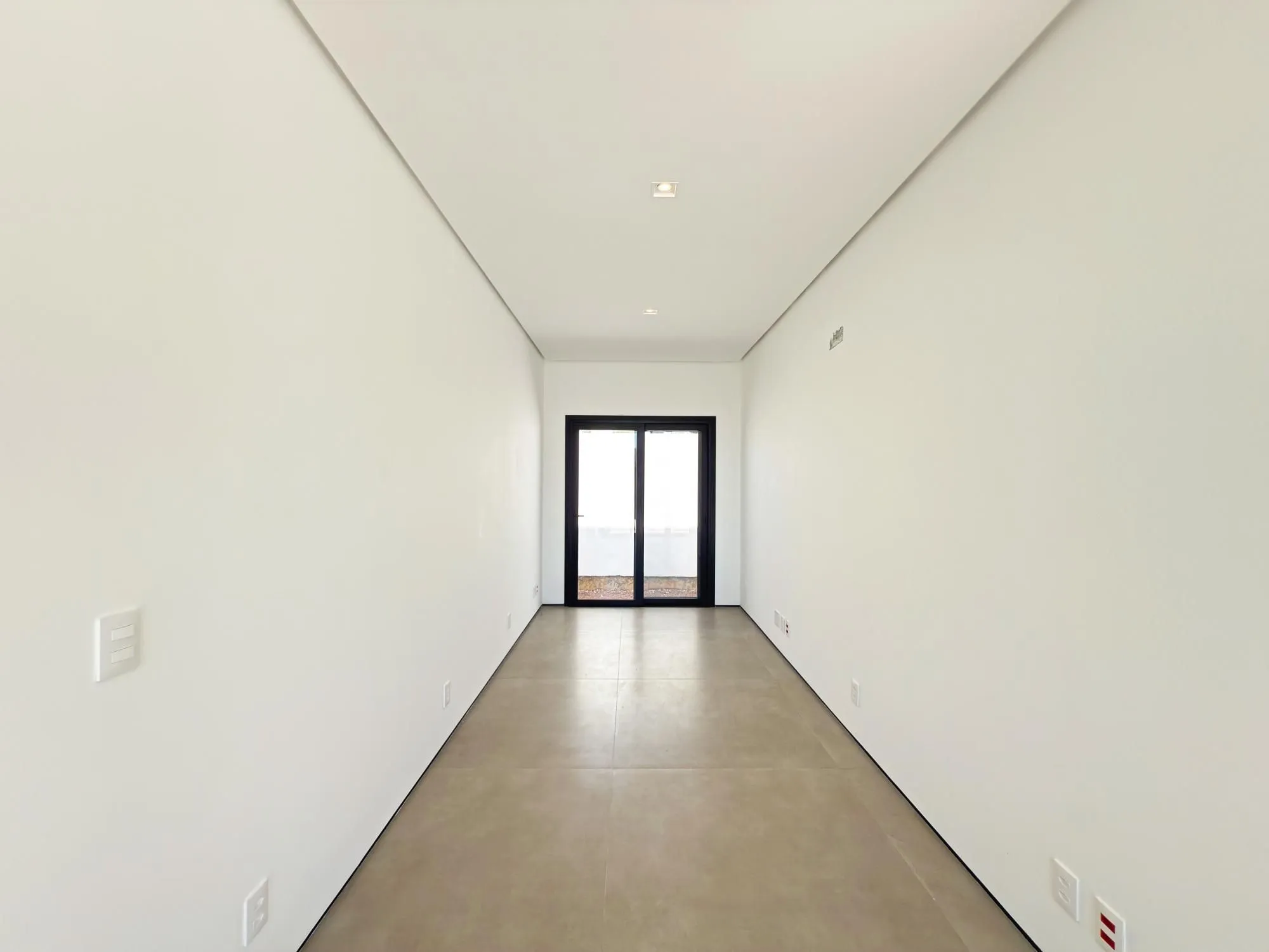 Imagem A casa conta com 434m2 de área construída, mas com um aproveitamento total dos 1.012m2 do lote