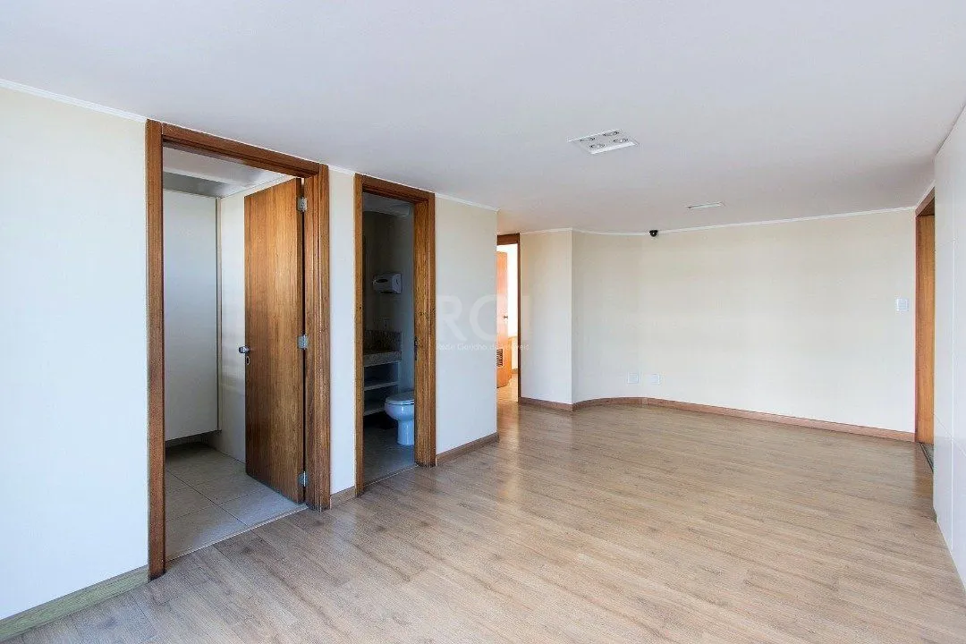 Imagem Cobertura Comercial para Venda - 225,39m², 0 dormitórios, 3 vagas - Bela Vista