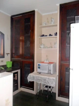 Imagem CASA EM DOIS LOTES - LADO LINHA - PISCINA