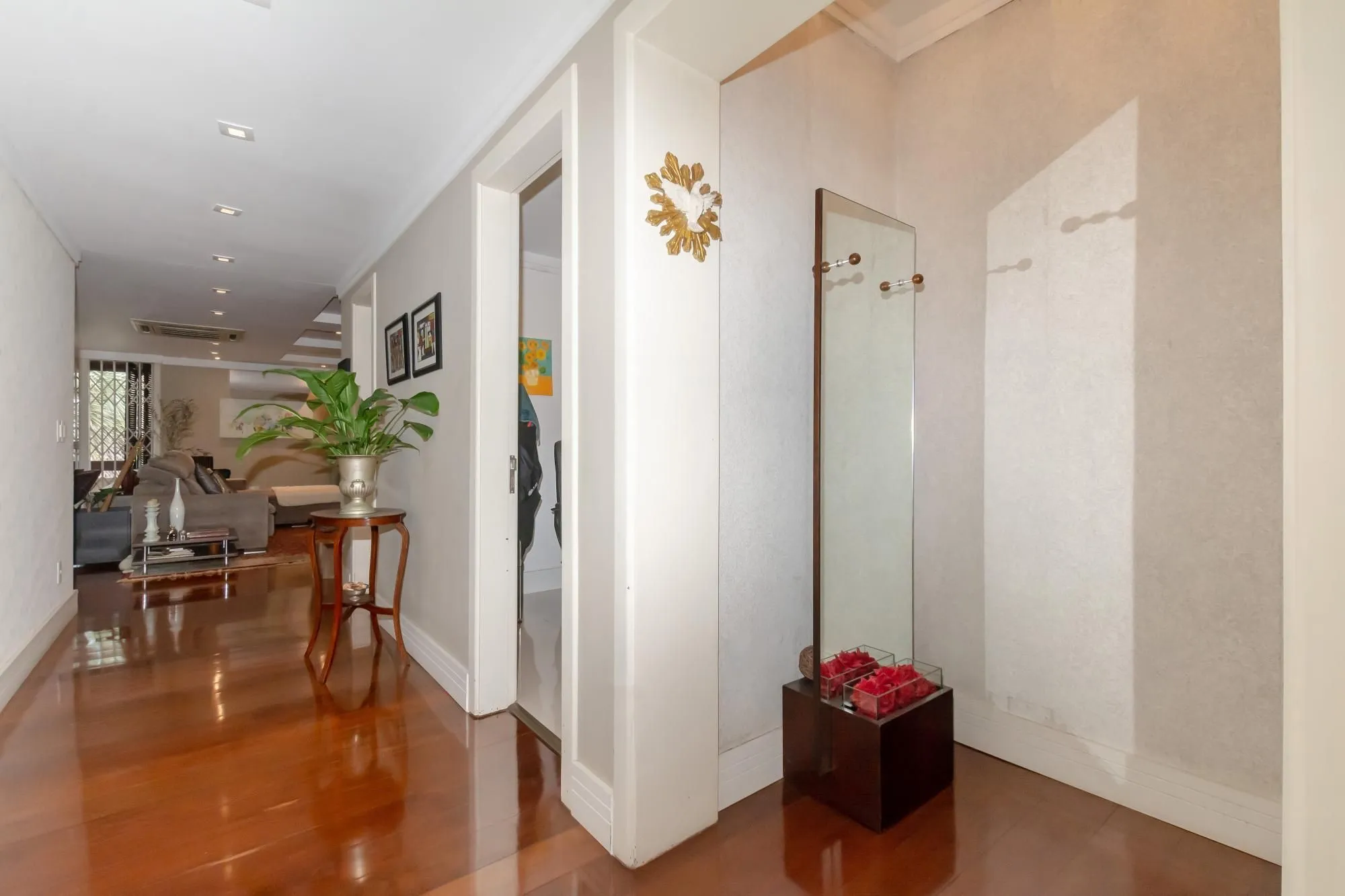 Imagem VENDA AMPLO APARTAMENTO RUA CALMA