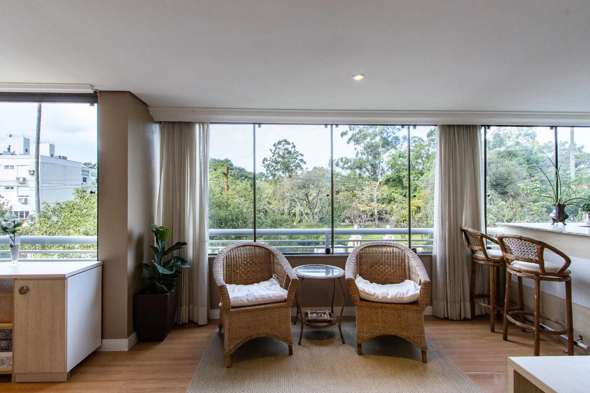 Imagem Apartamento 3 quartos, 139,64m² privativos, 2 vagas - Bairro Menino Deus