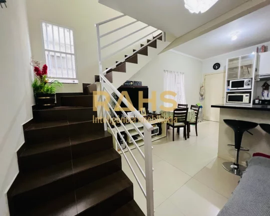 Excelente Sobrado Geminado com 1 suíte mais 2 quartos no Bairro Boa Vista em Joinville/SC. O imóve...