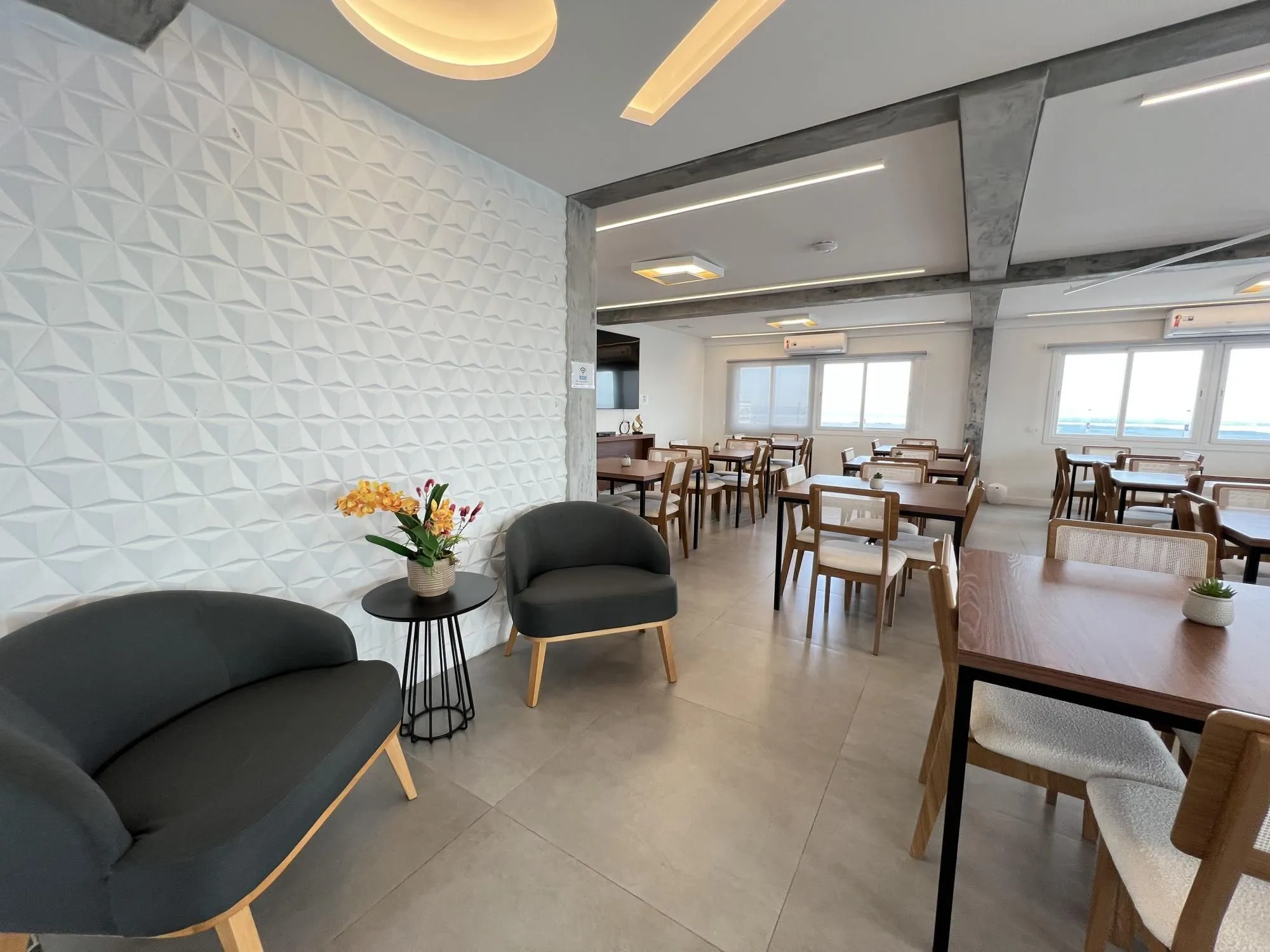 Imagem Sala Comercial Mobiliada 68m² - Centro, Prédio 24h com Rooftop