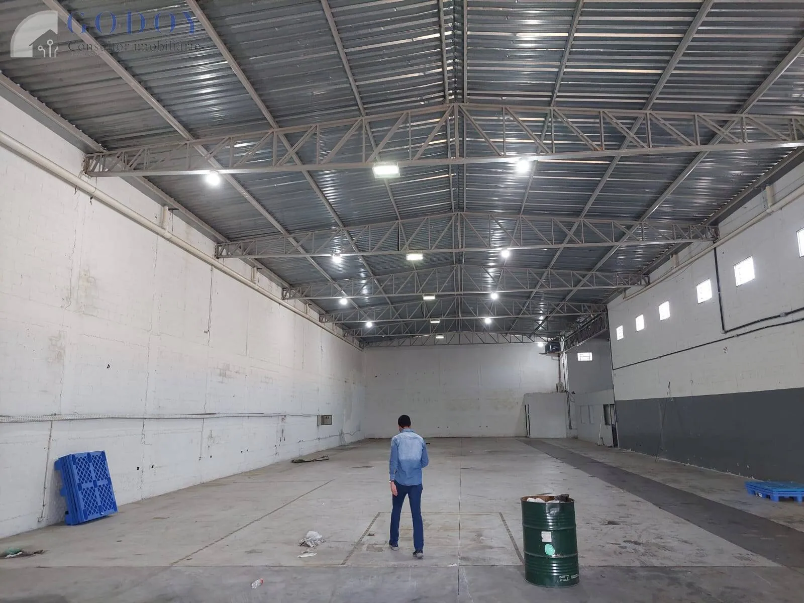 Imagem Galpão Comercial e Industrial com 825m² para Locação