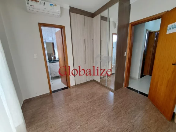 Imagem Casa triplex com 160m², 3 quartos, 1 suíte, churrasqueira e piscina por R$1.700.000,00 no Estuário em Santos