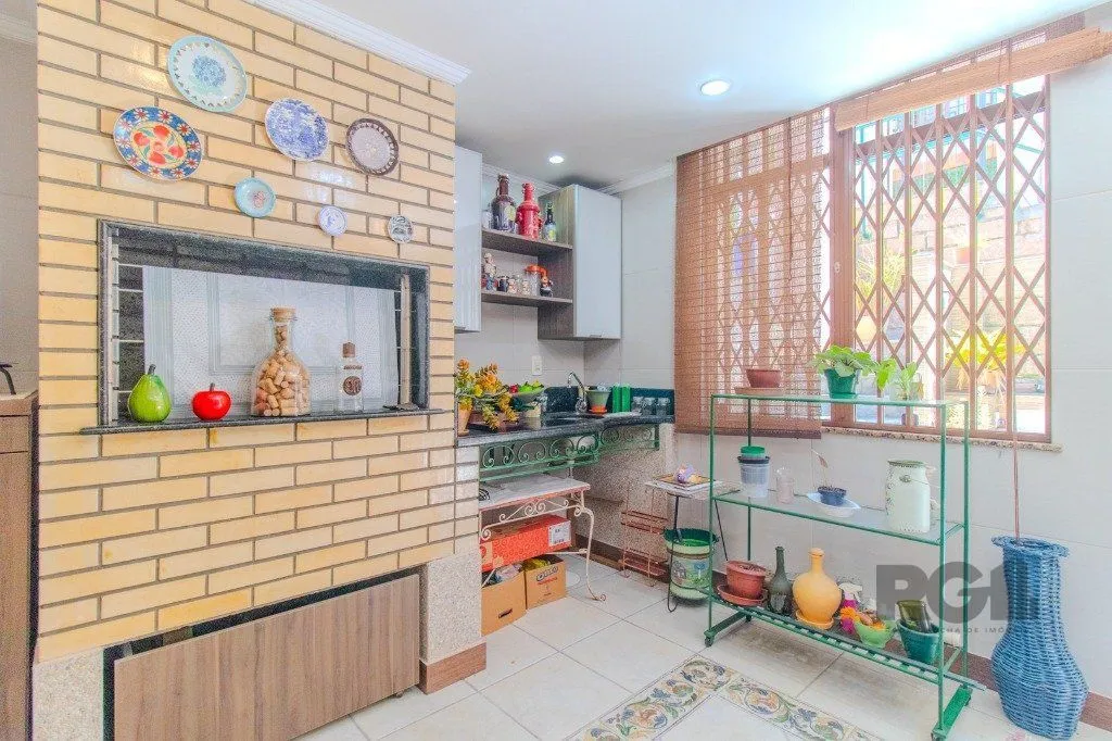 Imagem Linda casa de 04 dormitórios com vista livre no Bairro Teresópolis