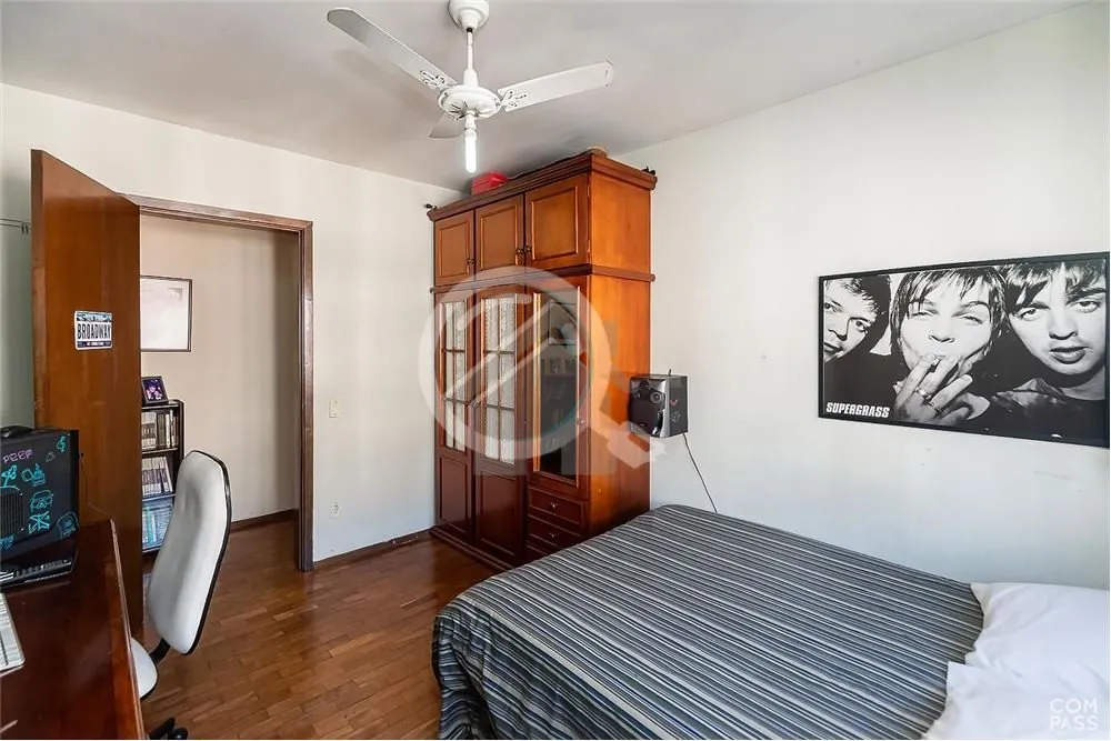 Imagem O apartamento localizado na Av. Getúlio Vargas, no bairro Menino Deus, é uma opção interessante ...
