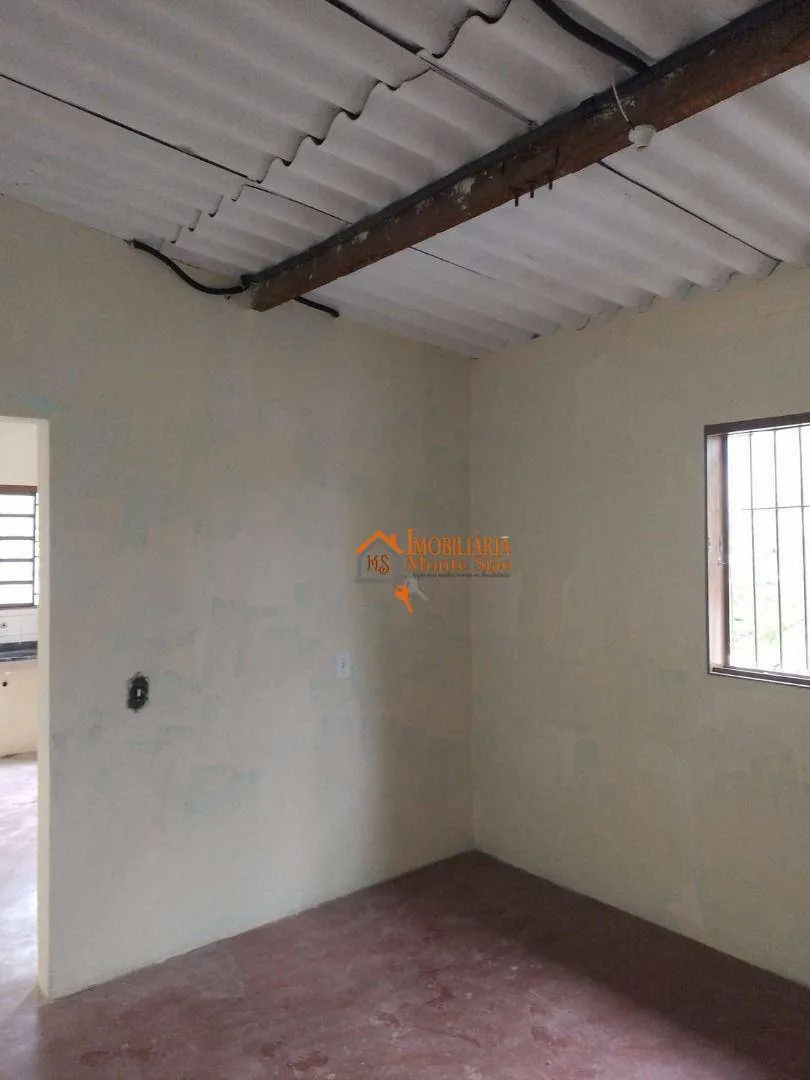 Imagem Sobrado com 4 dormitórios à venda, 200 m² por R$ 426.000,00 - Cidade Soberana - Guarulhos/SP
