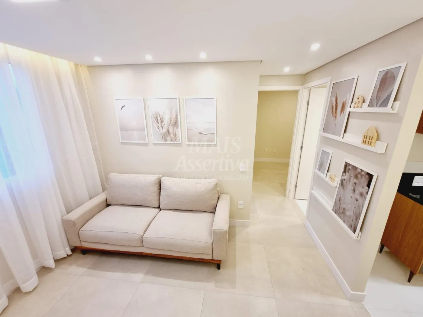 Imagem Ótimo apartamento à venda no bairro Hípica em POA - 2 dormitórios