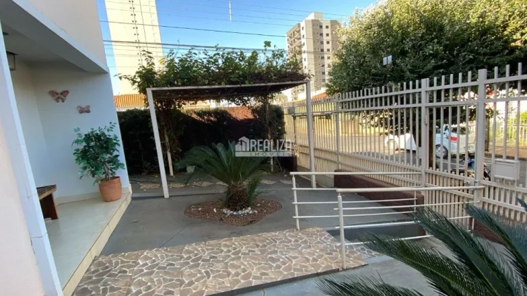 Imagem Casa à venda no bairro São Sebastião, em Uberaba - 4 dormitórios e 3 banheiros