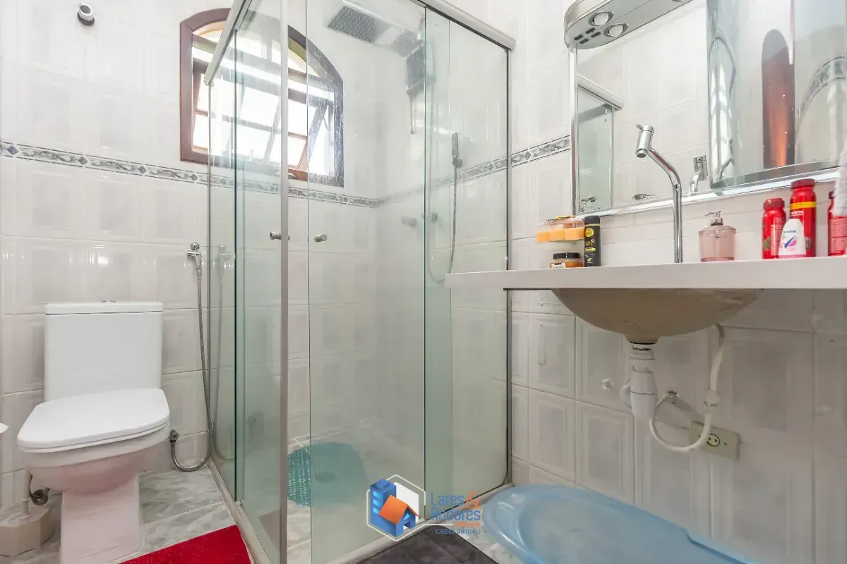Imagem Casa para venda em Parque São Domingos com 3 quartos, sendo 3 suítes, 222m²