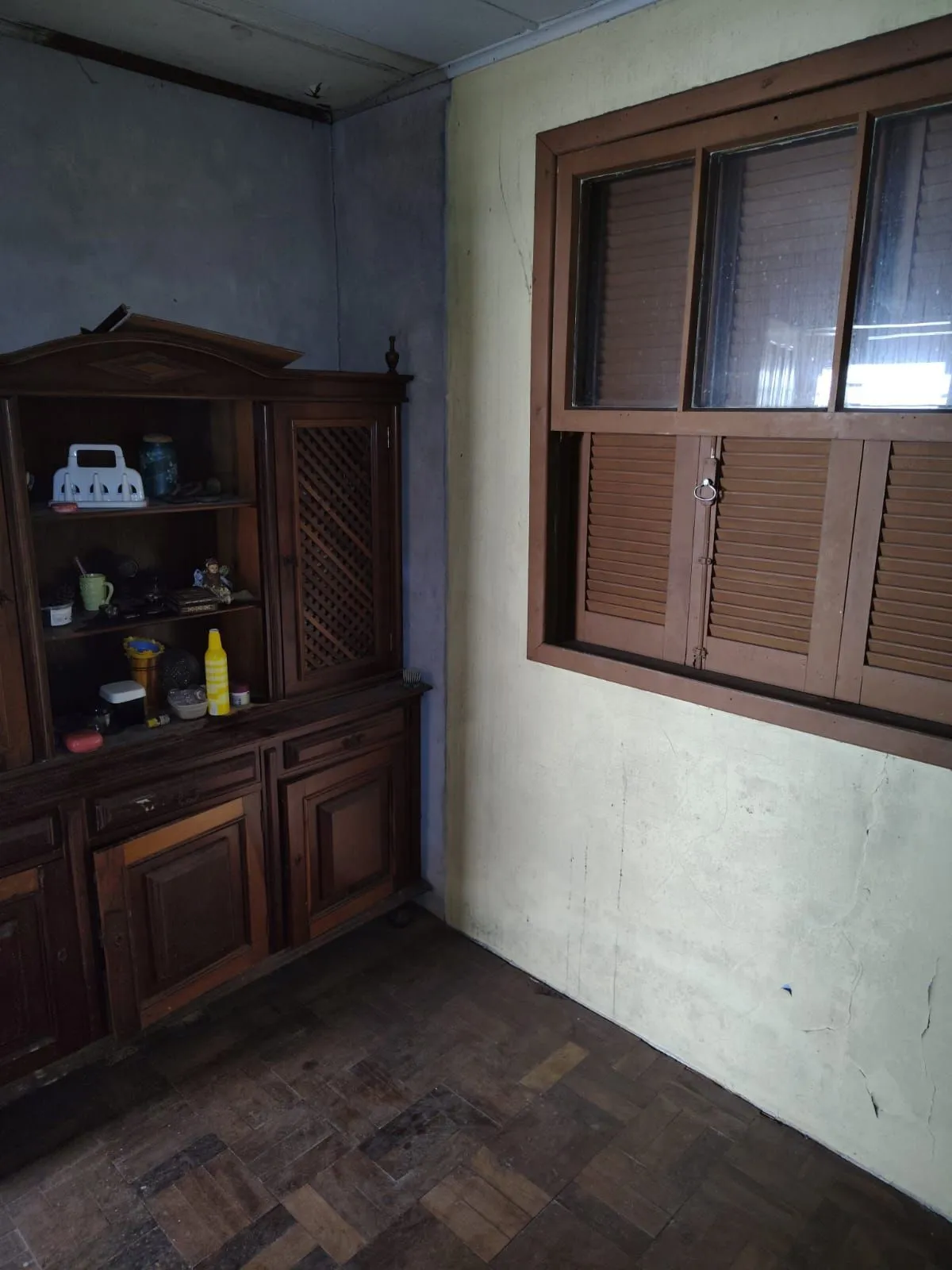 Imagem Casa com 03 quartos no Bairro São Pedro em Porto Alegre