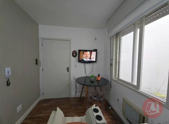 Imagem Kitnet com 1 dormitório para alugar, 30 m² por R$ 2.045,00/mês - Santa Cecília - Porto Alegre/RS