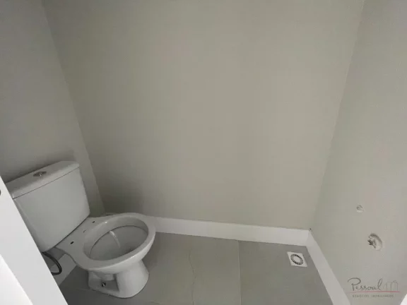 Imagem Excelente apartamento com 1 suíte , lavabo, 1 vaga e hobby box. Condomímio possui salão de festas...