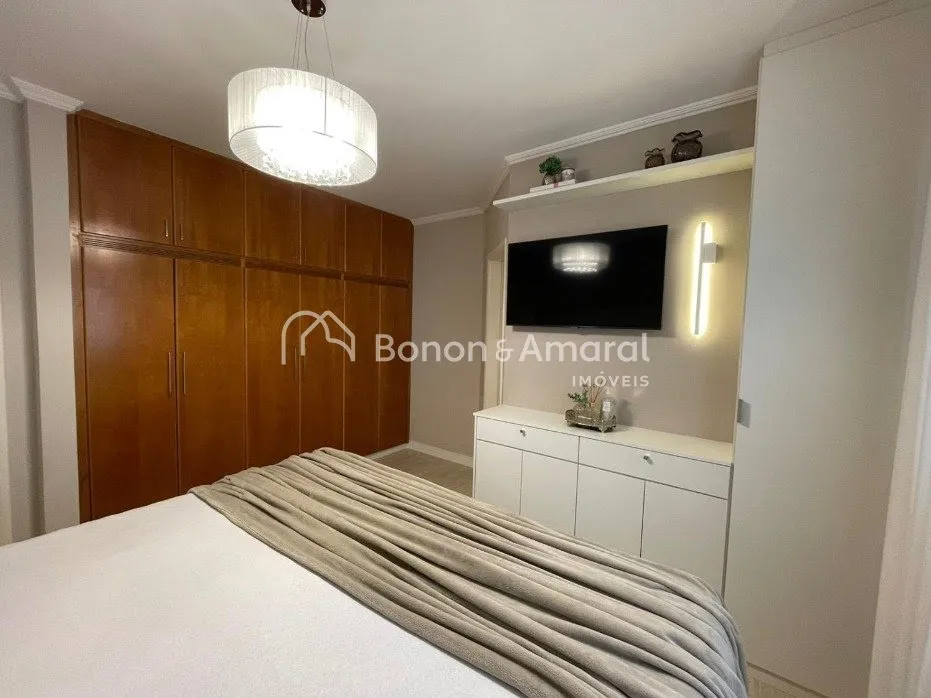 Imagem Casa reformada e moderna no Condomínio Mirante do Lenheiro, Valinhos - 3 dormitórios, espaço gourmet e segurança 24h.