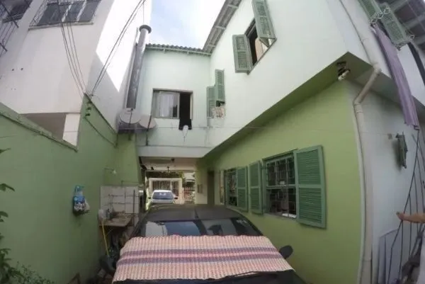 Imagem Casa sobrado no bairro Petrópolis de 4 dormitórios