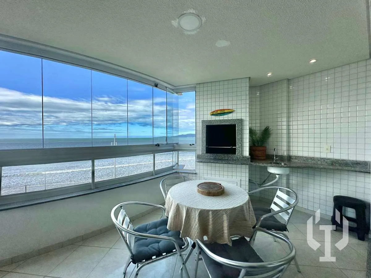 Imagem APARTAMENTO FRENTE MAR COM 03 DORMITÓRIOS PRONTO PARA MORAR - PÉ NA AREIA