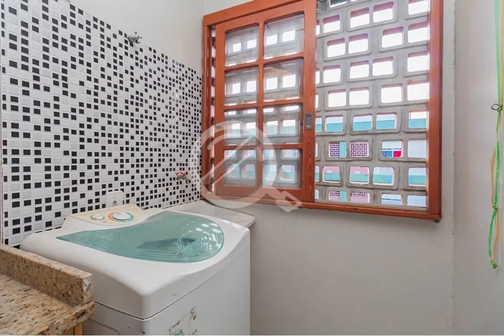 Imagem Descubra a comodidade e o conforto de viver no coração de Porto Alegre! Este apartamento desocupad...