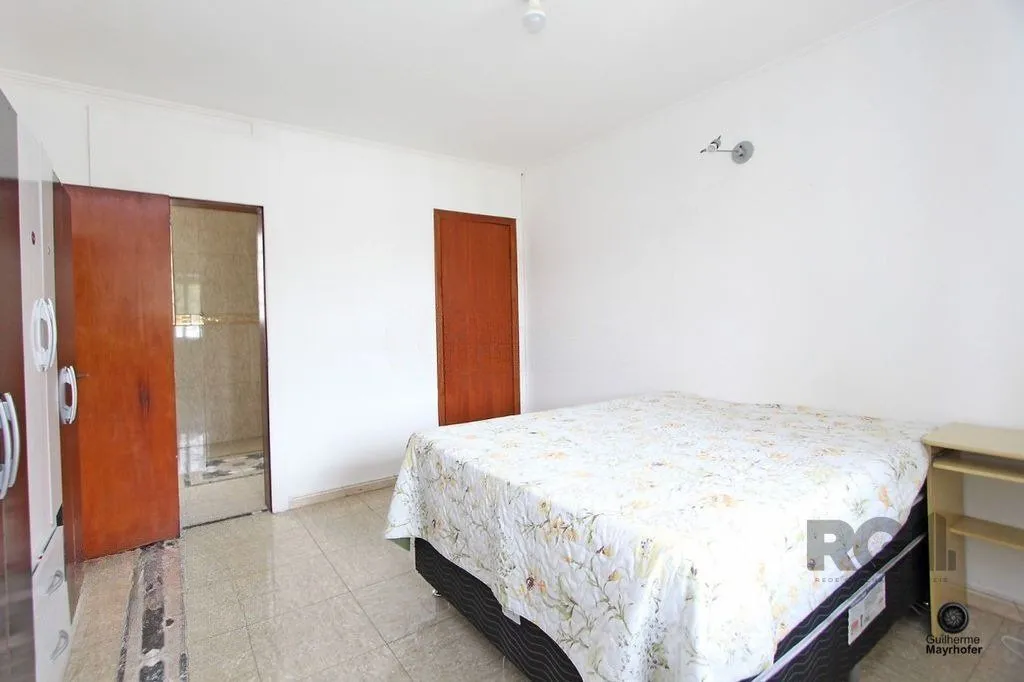 Imagem Casa com 5 suítes, 7 banheiros, 4 vagas no bairro Partenon