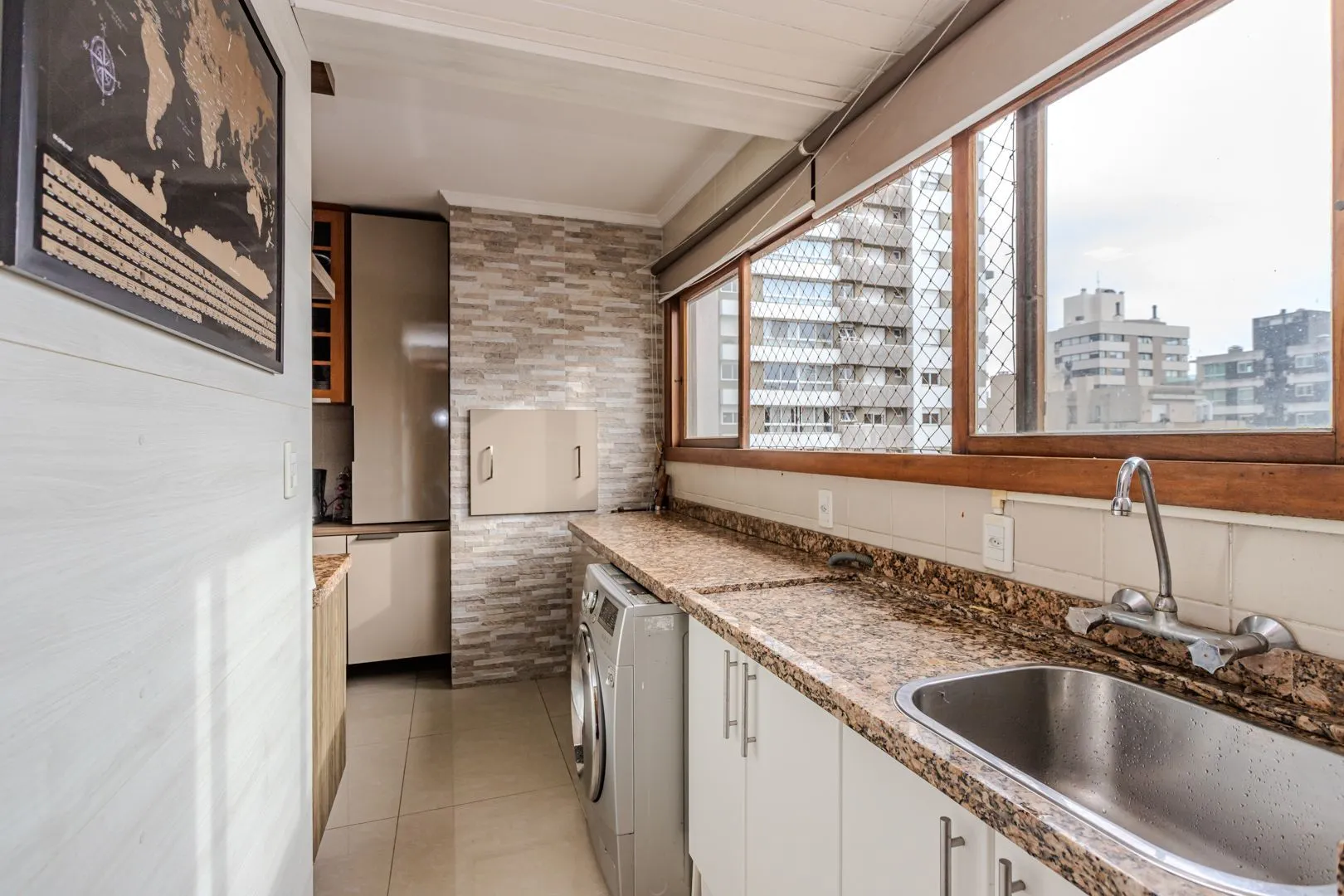 Imagem Apartamento no bairro Menino Deus de 4 dormitórios e vaga