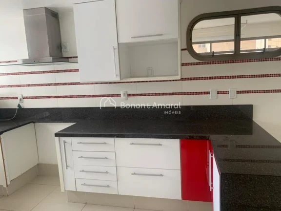 Imagem Apartamento espaçoso com 198m² em andar alto, muito bem iluminado pelo sol da manhã. Possui livin...