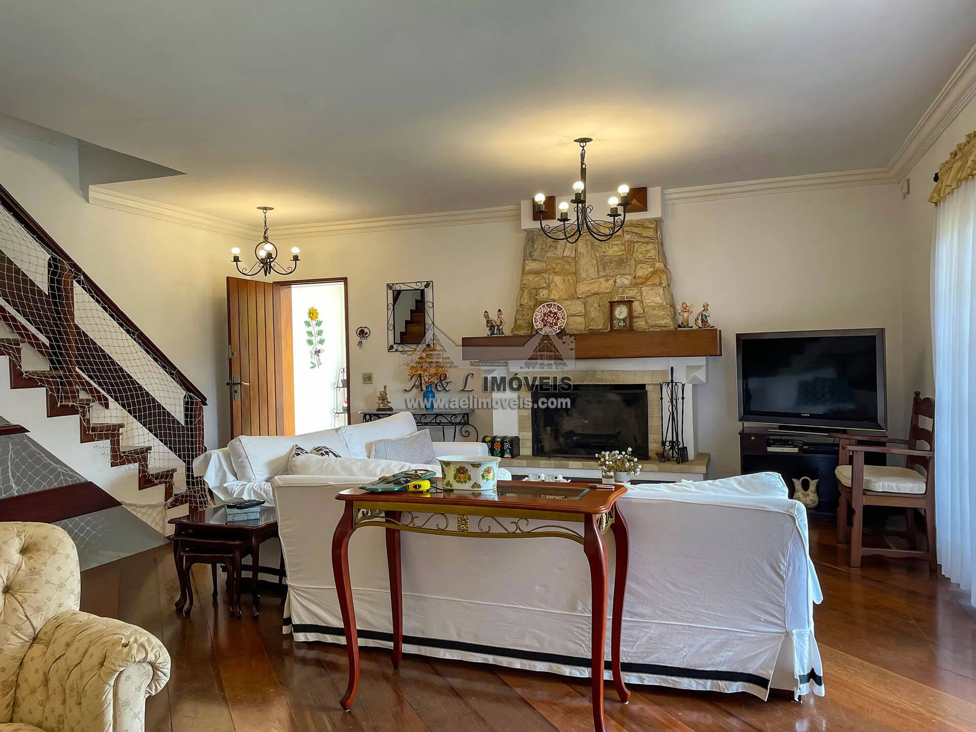 Imagem Casa à Venda em Campos do Jordão - 3 Lareiras e 1,5 km de Capivari