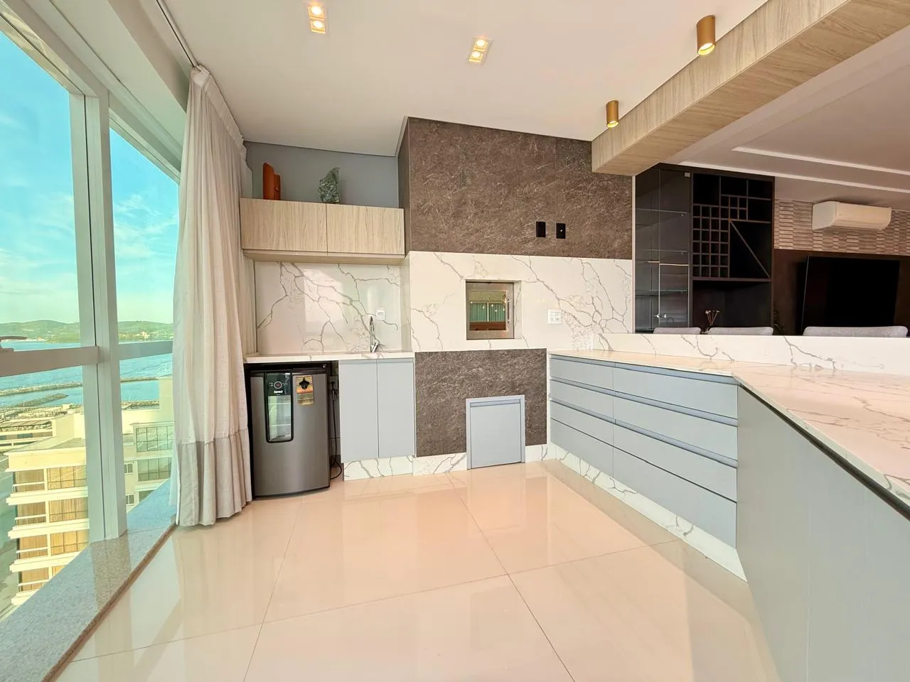 Imagem Apartamento com vista para o mar à venda com 200m2 por R$ 9.300.000,00
