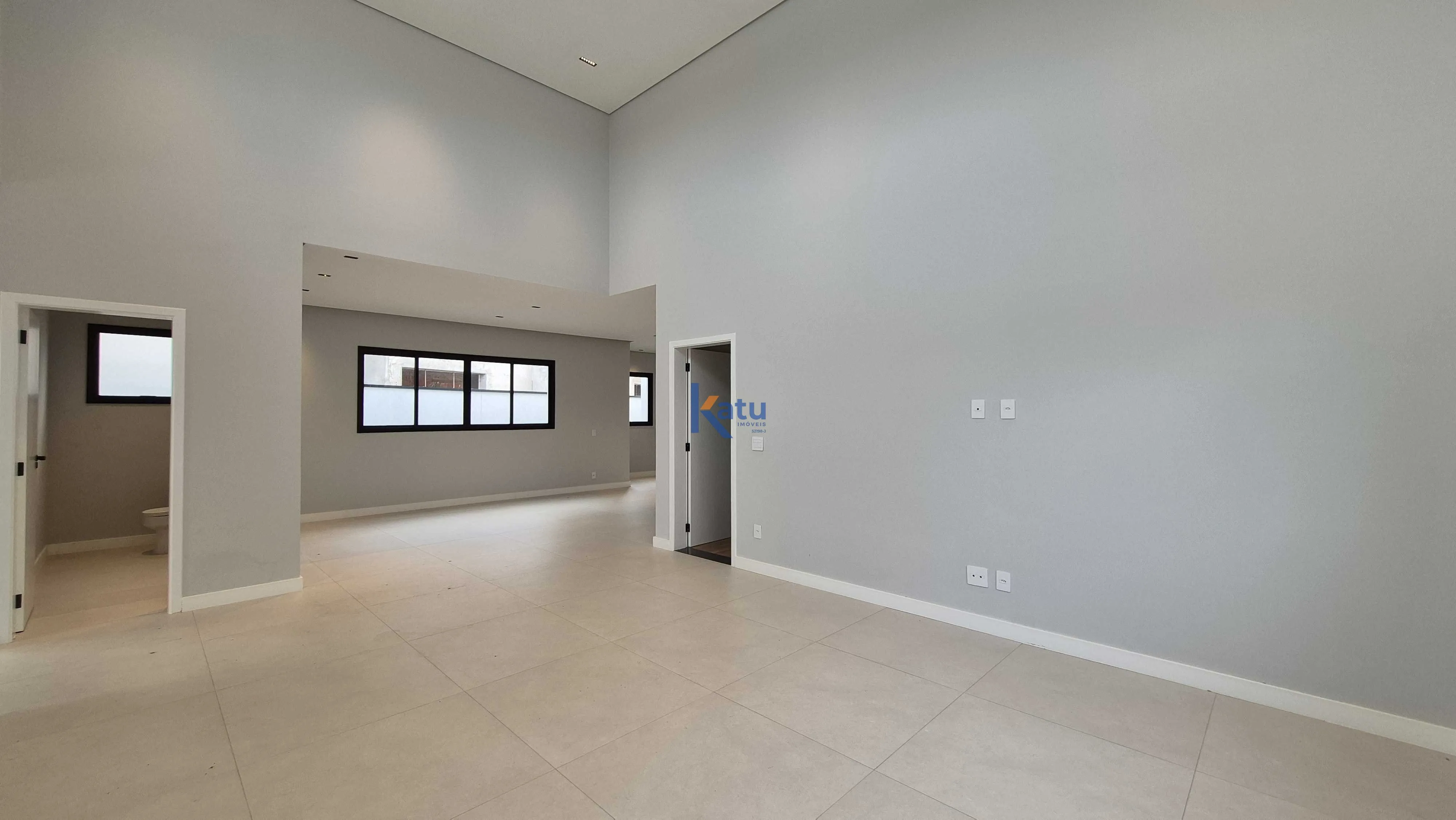 Imagem Linda casa moderna à venda no desejado condomínio Ibi Aram II, localizado em Itupeva. O imóvel po...