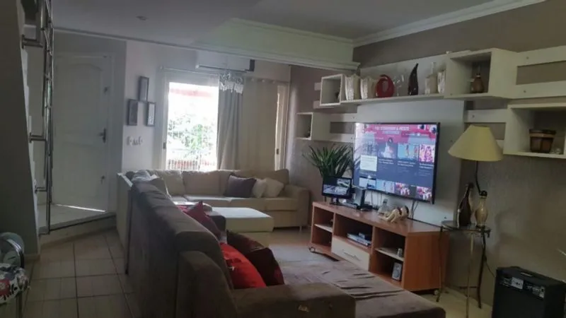 Imagem Casa para Venda - 165.52m², 3 dormitórios, sendo 1 suites, 2 vagas - Sarandí