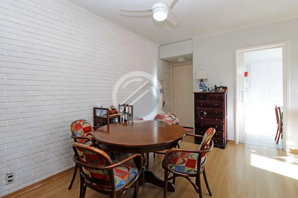 Imagem Localizado no coração do charmoso bairro Moinhos de Vento, este apartamento de 100m² oferece o eq...