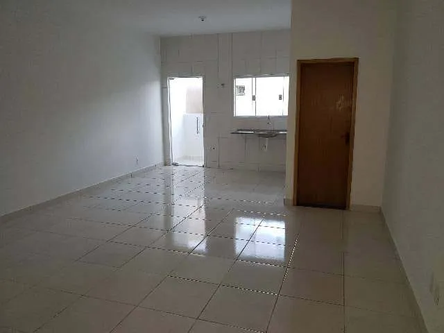Imagem Excelente Oportunidade de Investimento: 2 Pontos Comerciais e 4 Kitnets em Avenida Movimentada com Alta Visibilidade