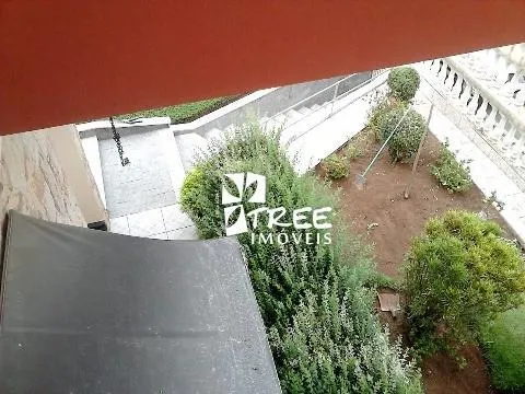 Imagem LOCAÇÃO COMERCIAL DE CASA NO JARDIM PLANALTO, EM ARUJÁ/SP, 400m² com 4 dorm, 3 salas, quintal amplo, churrasqueira e garagem p/ 4 autos. CONSULTE-NOS.