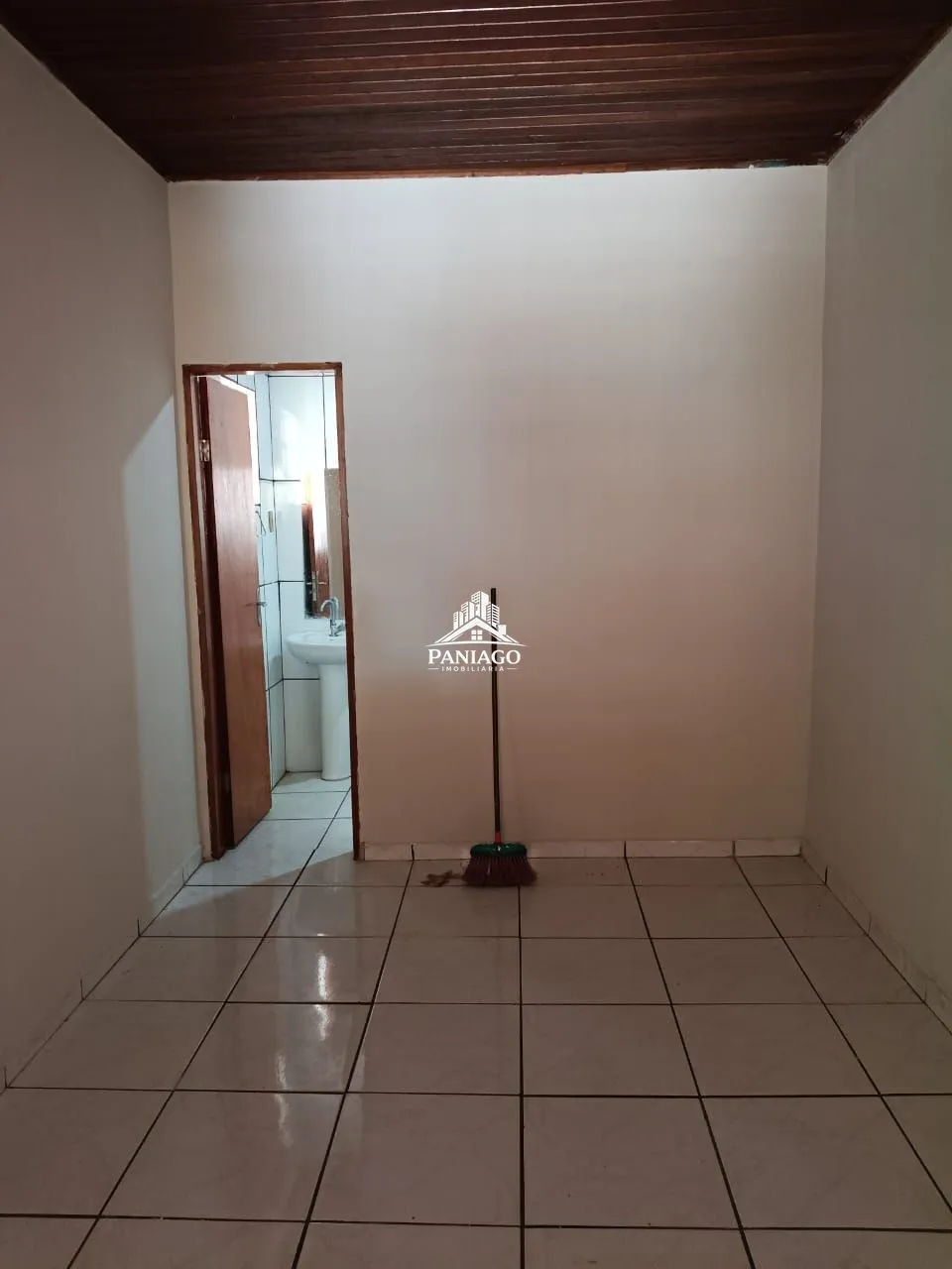 Imagem CASA À VENDA NO CPA IV 2/4 SENDO UMA SUITE