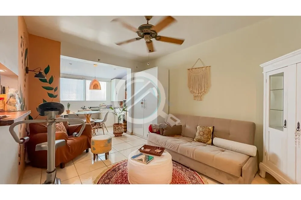 Imagem No Bairro Petrópolis, na Rua Dona Eugênia nº 964, apartamento térreo elevado com pátio, 1 dormi...