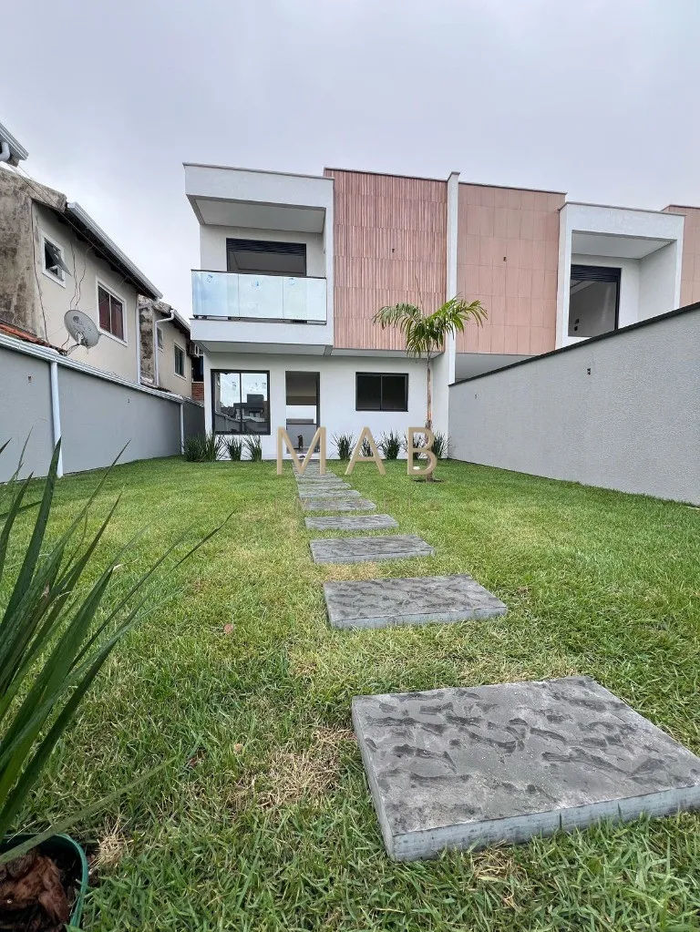 Imagem Sobrado NÃO Geminado à Venda na Praia dos Ingleses em Florianópolis/SC!! Unidade com: 4 dormitórios sendo 1 suíte com closet!