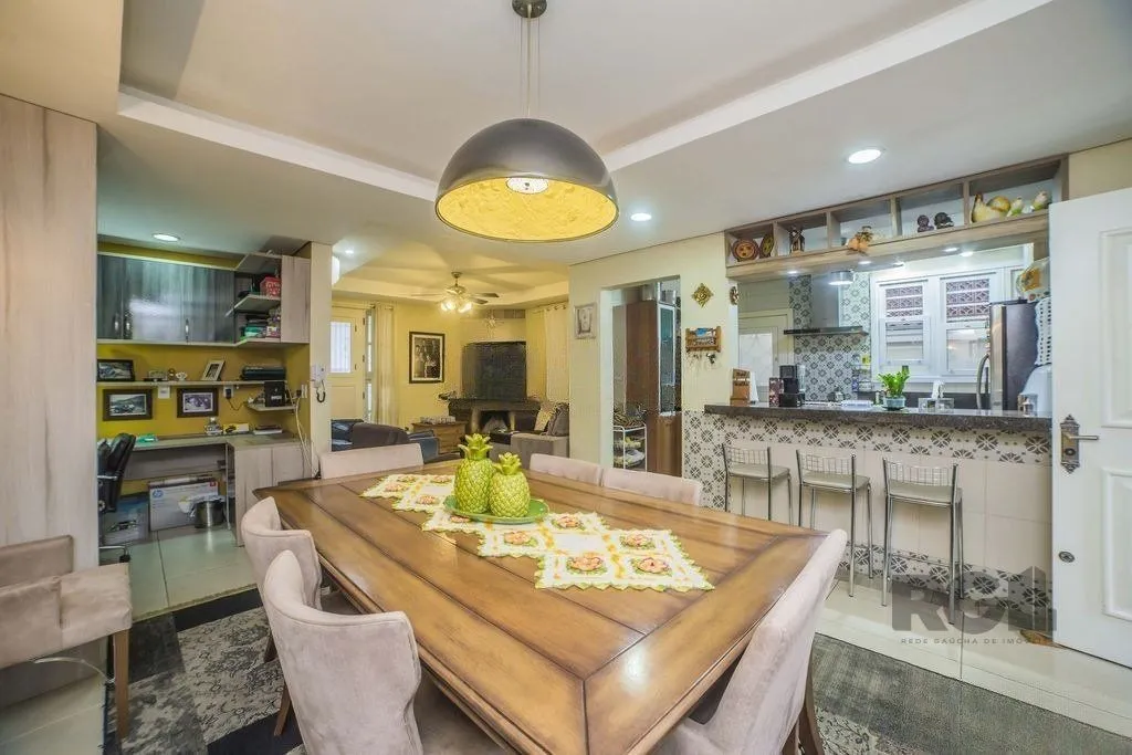 Imagem Casa de 4 dormitórios no bairro Glória