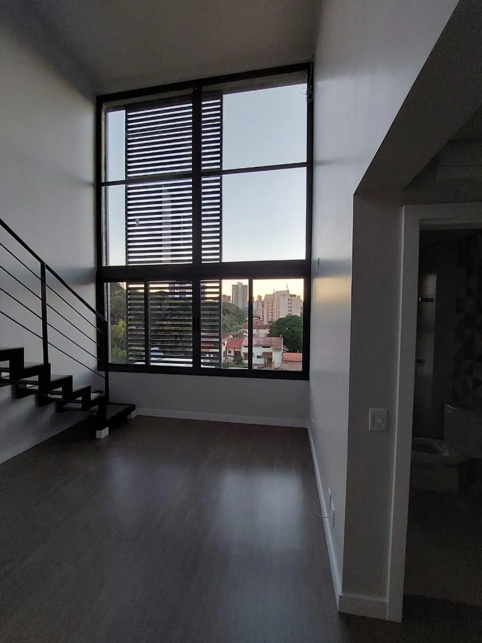 Imagem Apartamento com 109m², localizado no bairro Passo da Areia em Porto ALegre/RS.
