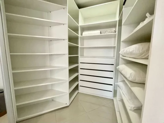 Imagem Apartamento com 3 dormitórios sendo 1 suíte e 2 vagas de garagem em Balneário Camboriú/SC
