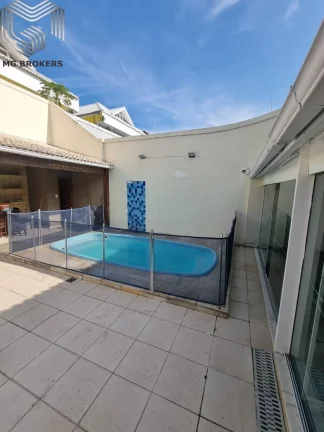 Imagem Casa de alto padrão em condomínio na Barra da Tijuca, Rio de Janeiro: 4 quartos, 3 suítes, 3 vagas, 250m². Imperdível!