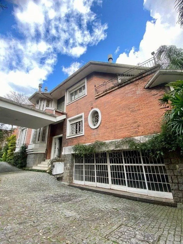 Imagem Residência de Alto Padrão para Locação - Três Figueiras | Porto Alegre