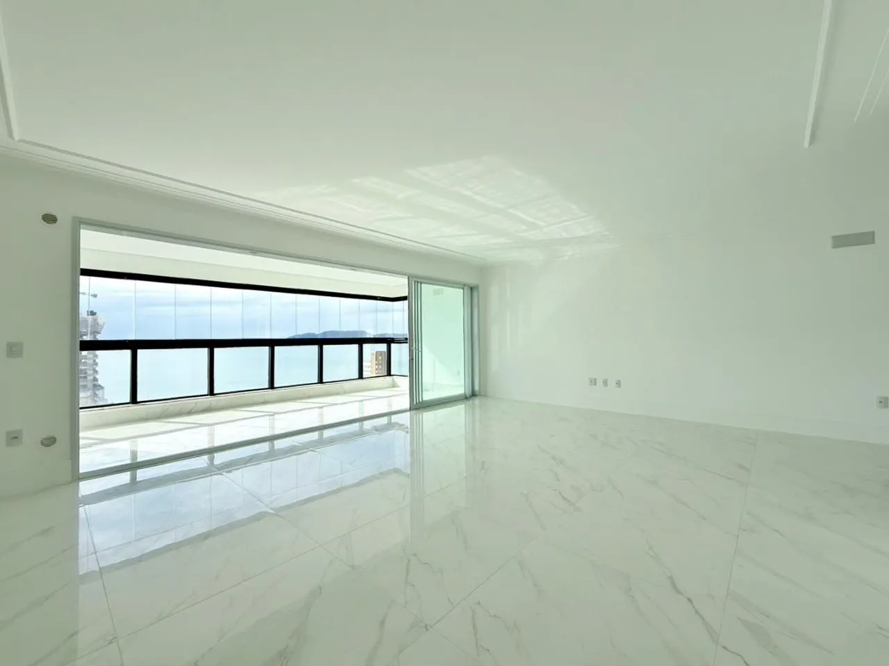 Imagem Apartamento com vista para o mar à venda com 180m2 por R$ 4.450.000,00
