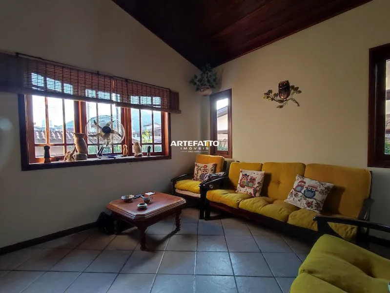 Imagem Casa à venda em Ubatuba, Praia Grande, com 5 quartos, 213m2