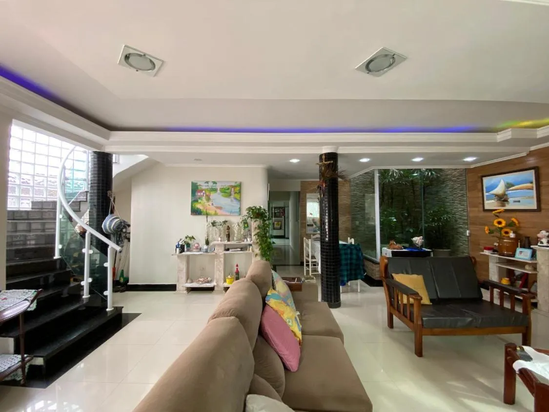 Imagem CASA DE ALTO PADRÃO COM 04 DORMITÓRIOS, PISCINA AQUECIDA E ACEITA FINANCIAMENTO BANCÁRIO LADO PRAIA EM ITANHAÉM