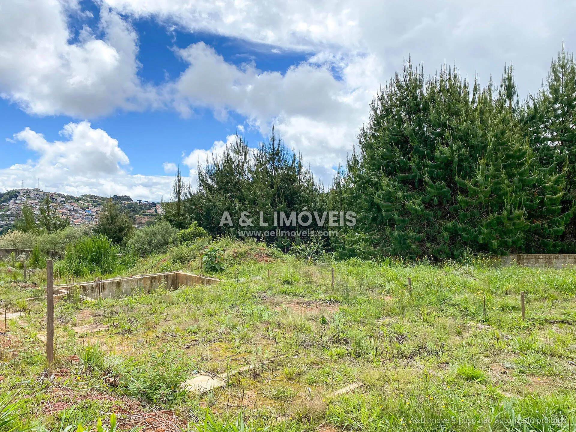Imagem Terreno à venda em Campos do Jordão com 2.055,00 m²